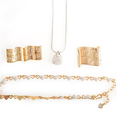 Lot 414 - A  quantity of modern silver and costume jewellery to include Swarovski.