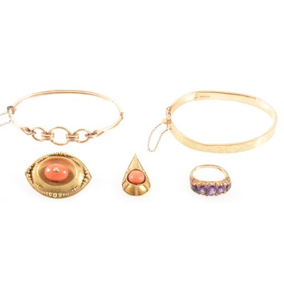 Lot 379 - A collection of vintage jewellery.