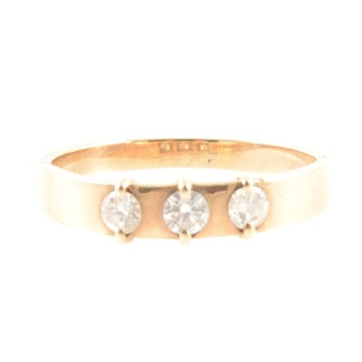 Lot 241 - A modern diamond three stone ring.
