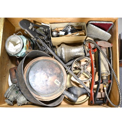 Lot 209 - Large quantity of metal-ware
