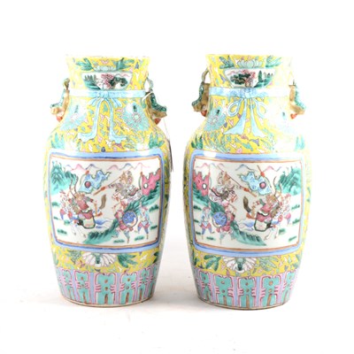 Lot 67 - Pair of Chinese export porcelain vases