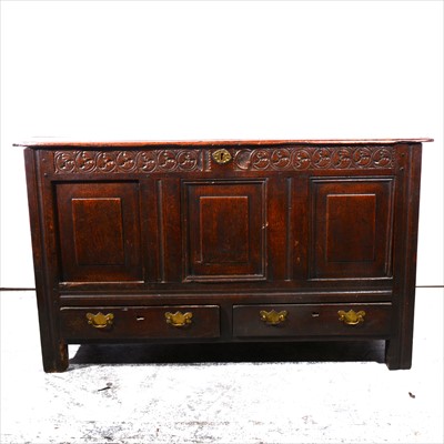 Lot 446 - Joined oak mule chest