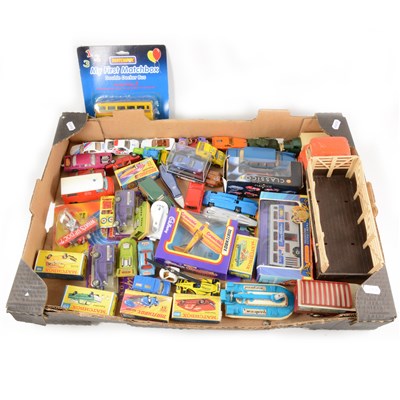 Lot 281 - Die-cast model cars and vehicles; including Matchbox 1-75 series models and others, one tray.