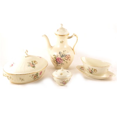 Lot 21 - An extensive Royal Copenhagen dinner service, Frijsenborg pattern