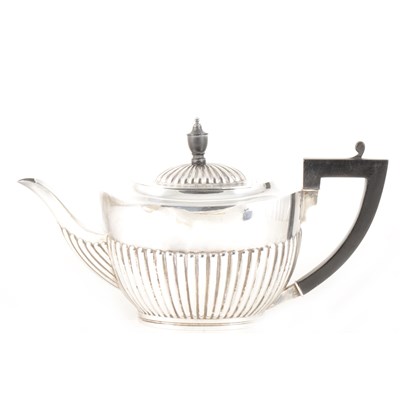 Lot 120 - A matched silver cream jug and sugar bowl, ...