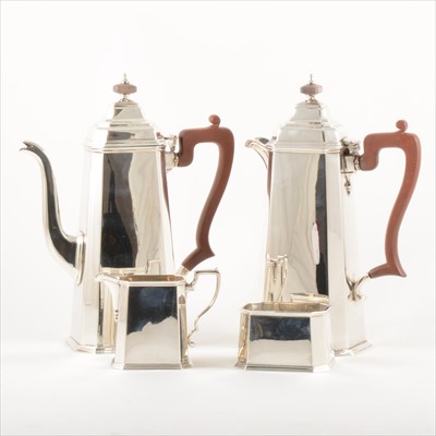 Lot 642 - A George I style silver coffee set