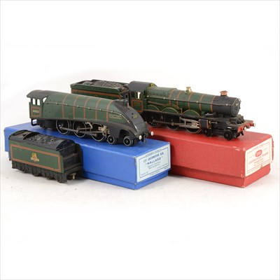Lot 90 - Hornby Dublo OO gauge locomotive; L11 "Mallard' with tender and 'Denbigh Castle' locomotive and tender, both boxed.