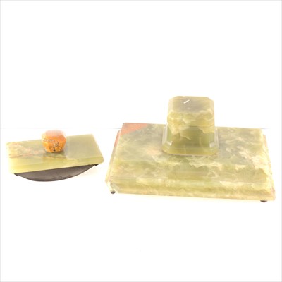 Lot 174 - An onyx desk stand