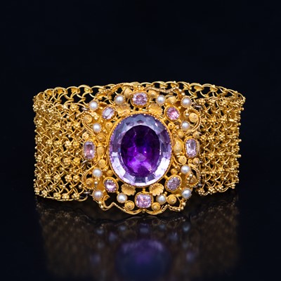 Lot 83 - An early 19th Century gold and foil backed gem stone and pearl bracelet.