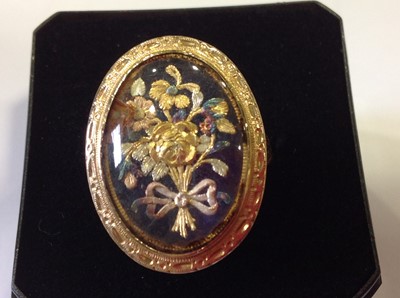 Lot 37 - A 19th Century three colour gold ring.