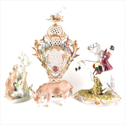 Lot 51 - A collection of decorative figures and ceramics