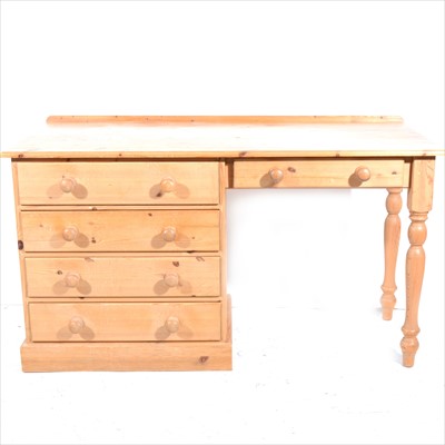 Lot 320 - A pine dressing table