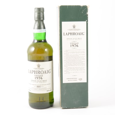 Lot 303 - LAPHROAIG - VINTAGE 1976 - single Isle malt whisky, numbered 2796 of 5400