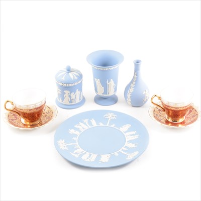 Lot 103 - Two trays of assorted ceramics.