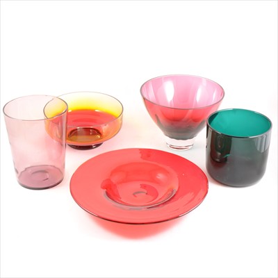 Lot 81 - A collection of 20th century glass vases and bowls