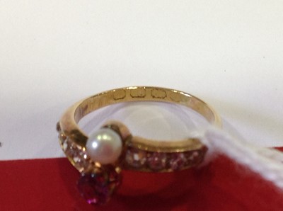 Lot 29 - A pearl and diamond crossover ring.