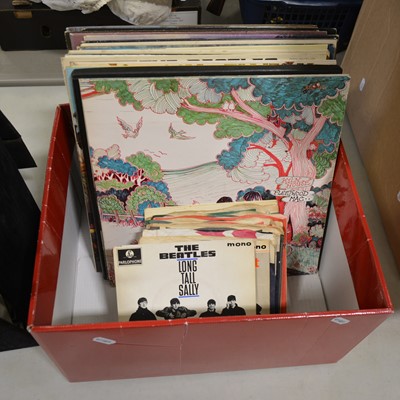 Lot 31 - Vinyl LP and 7" single records; including nineteen LPs, Fleetwood Mac Kiln House and The Beatles