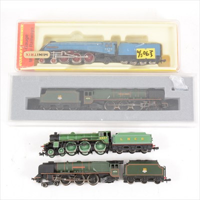 Lot 95 - N Gauge model railway locomotives; four including Hornby Minitrix 'Sir Nigel Greasley', incorrect box, Graham Farish 'City of London', cased, Graham Farish 'Queen Elizabeth', Dapol LNER 'Doncaster Ro