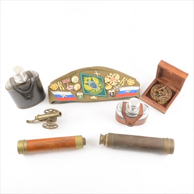 Lot 107 - A small quantity of militaria.