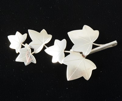 Lot 78 - Geoffrey Bellamy for Ivan Tarratt a silver ivy leaf brooch.