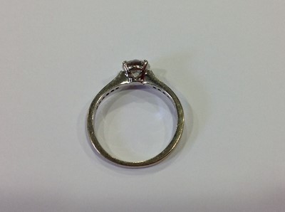 Lot 7 - A diamond solitaire ring.