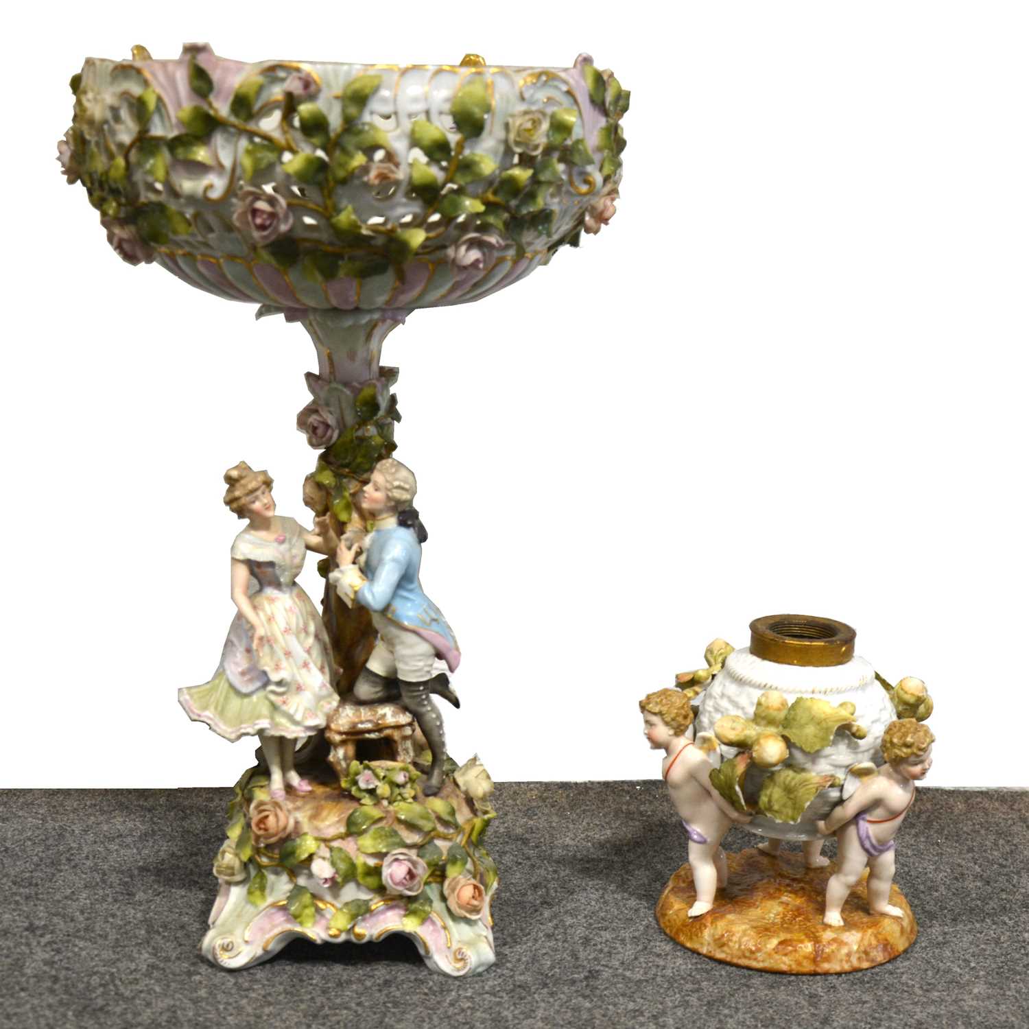 Lot 34 - Sitzendorf porcelain ornamental comport