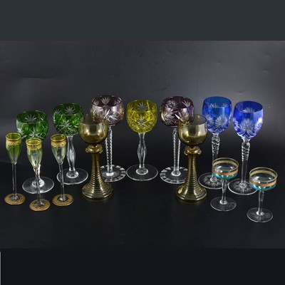 Lot 1042 - A small quantity of household glassware