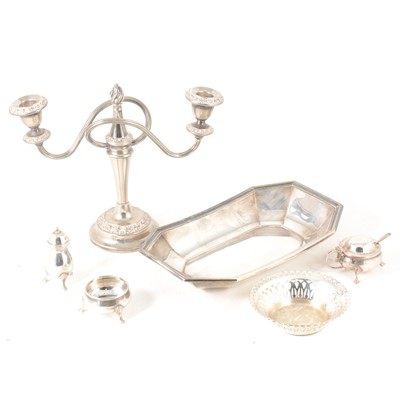 Lot 155 - A collection of plated wares, including baskets, trays, etc