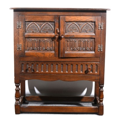 Lot 163 - A reproduction oak side cabinet