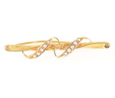 Lot 75 - A 9 carat pearl set bar brooch.