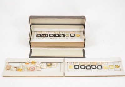 Lot 1118 - A box of microscope slides