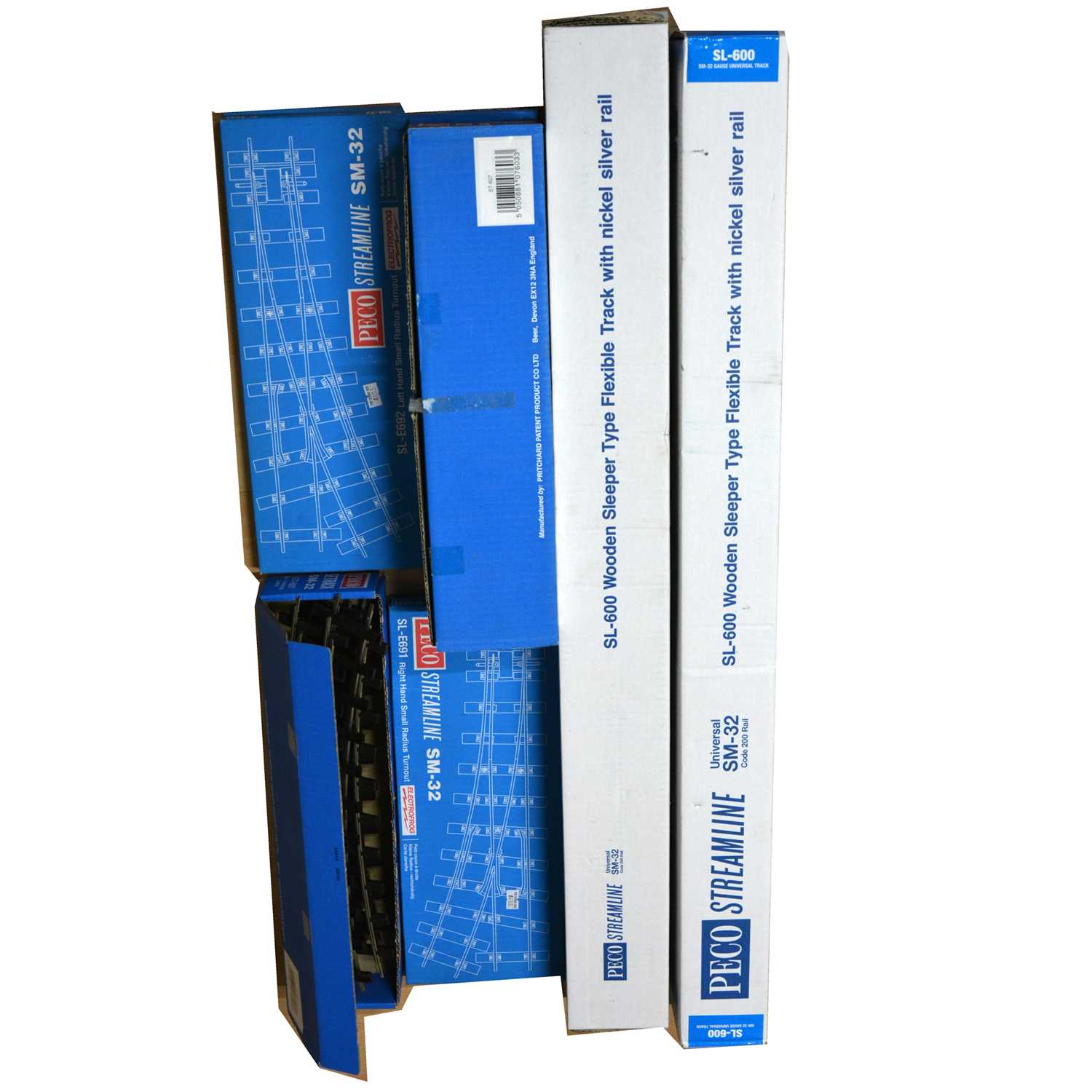 Lot 101 - Peco G scale track, two sets of 12 SL-600 SM-32 gauge nickel silver rail, boxed, and small selection of loose track.