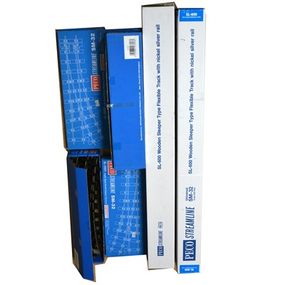 Lot 101 - Peco G scale track, two sets of 12 SL-600 SM-32 gauge nickel silver rail, boxed, and small selection of loose track.