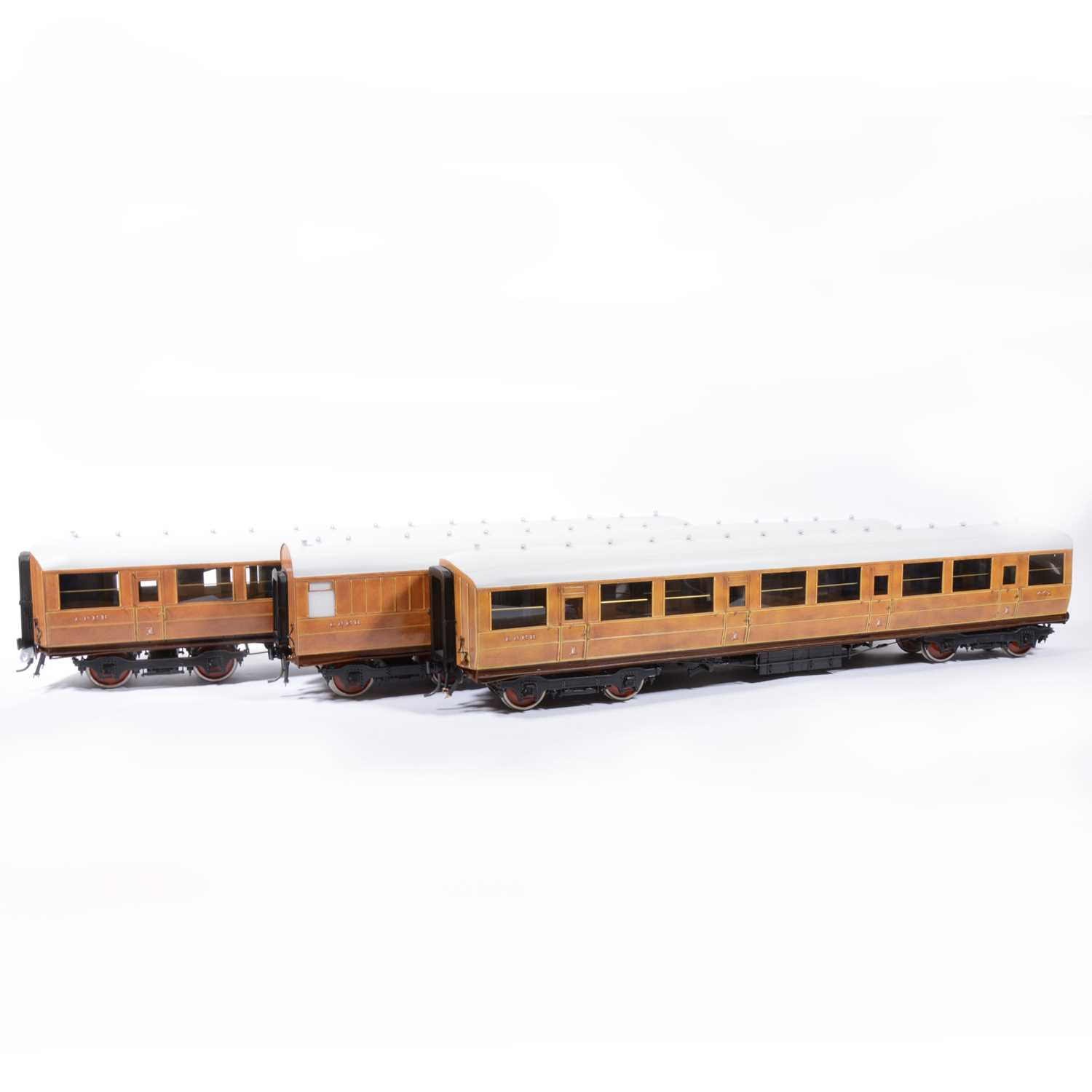 72 - The Finescale Locomotive Company passenger coaches, gauge 1 / G scale, 45mm, rake of three LNER 'Teak' no.441 (x2), no.2151, (3).