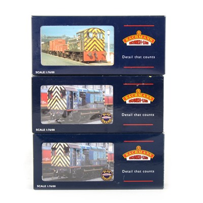 Lot 564 - Three Bachmann OO gauge model railway shunter locomotives, (x2)  32-101A and 31-337B