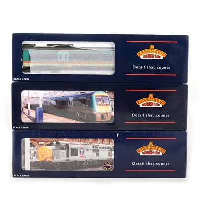 Lot 586 - Two Bachmann OO gauge model railway diesel locomotives, 32-376 and 32-450 2 car set.
