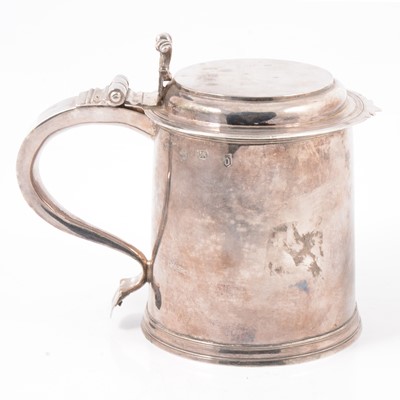 Lot 214 - Charles II silver lidded tankard,  makers mark I.I, London 1685.