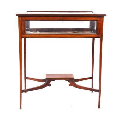 Lot 1555 - An Edwardian glass-top display table