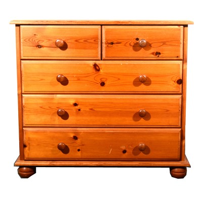 Lot 83 - A modern pine chest of drawers