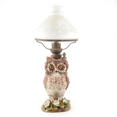 Lot 102 - Edwardian porcelain Brown Owl table oil lamp