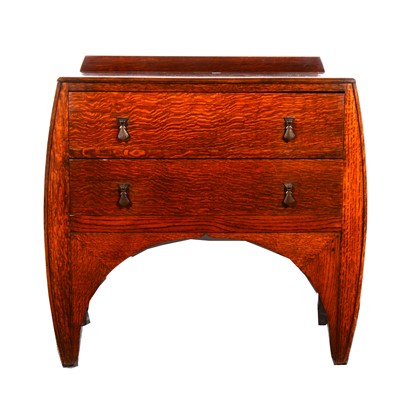 Lot 132 - An oak ply chest of drawers