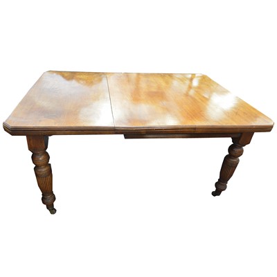 Lot 125 - An Edwardian walnut dining table