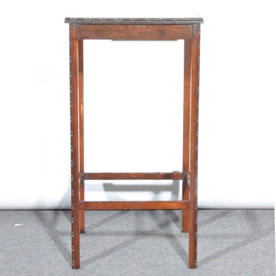 Lot 443 - A mahogany occasional table