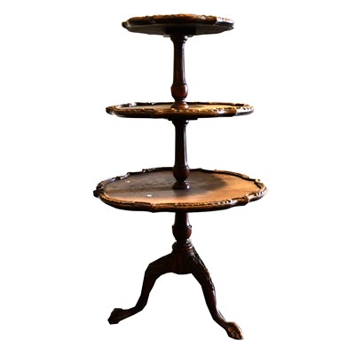 Lot 93 - A reproduction mahogany three-tier whatnot