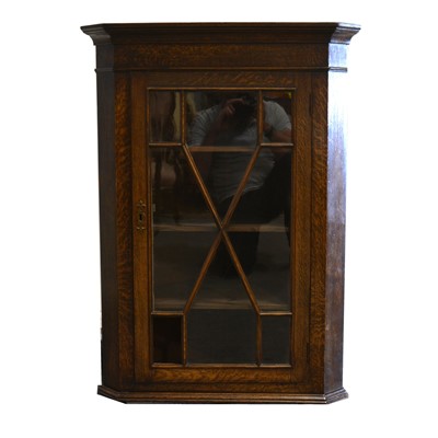 Lot 117 - An oak hanging corner cupboard