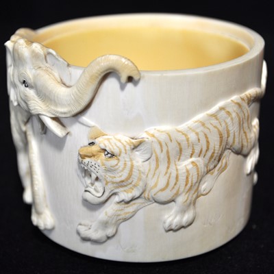 Lot 47 - A Japanese carved and stained ivory box, early 20th Century