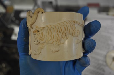 Lot 47 - A Japanese carved and stained ivory box, early 20th Century