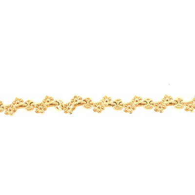 Lot 267 - A yellow metal floral design necklace marked 750.