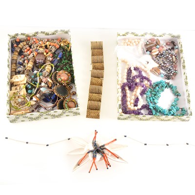 Lot 324 - A collection of vintage costume jewellery and bead necklaces.