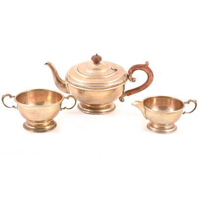 Lot 166 - A silver three-piece teaset by J B Chatterley & Sons Ltd, Birmingham 1932